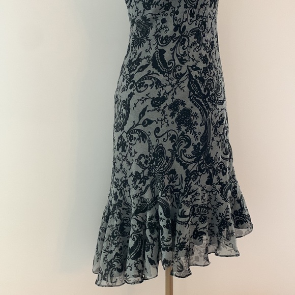 MISS B Black & Grey Paisley one shoulder dress, ruffles & high-low hem. M - Picture 7 of 13